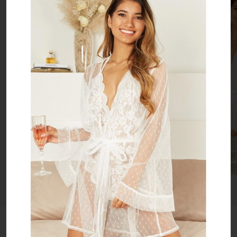 Showpo Bridal Robe ( size 4)